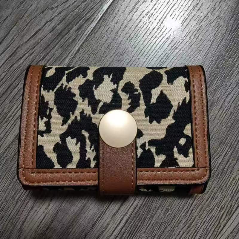 Leather wallet-pochi buyers (must take 100)