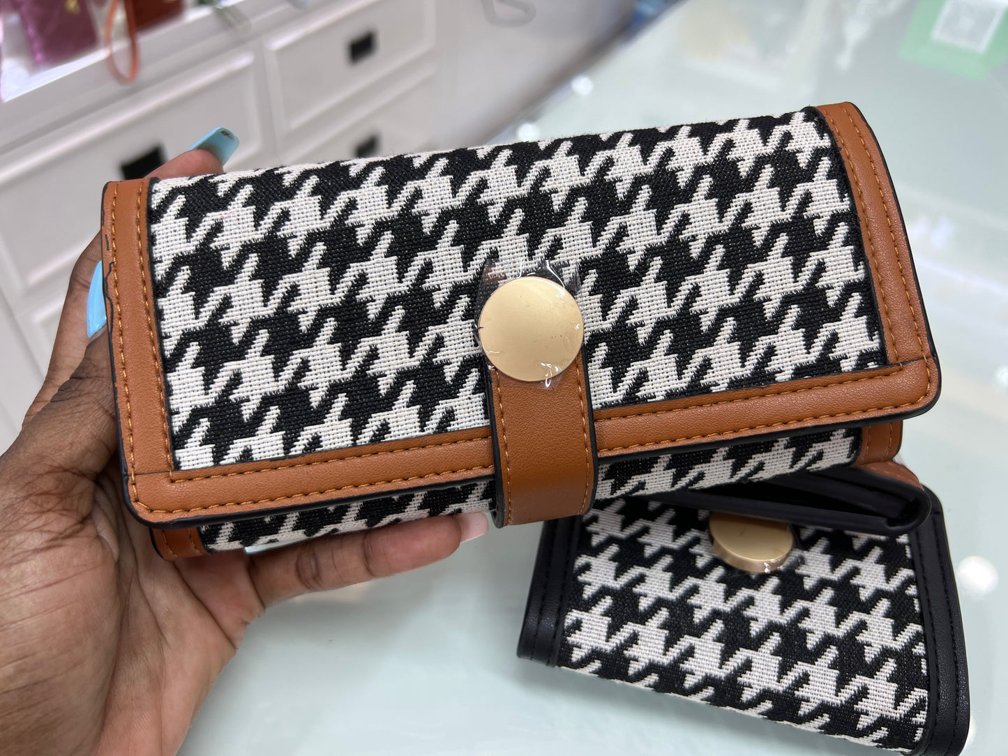 Leather wallet-pochi buyers (must take 100)