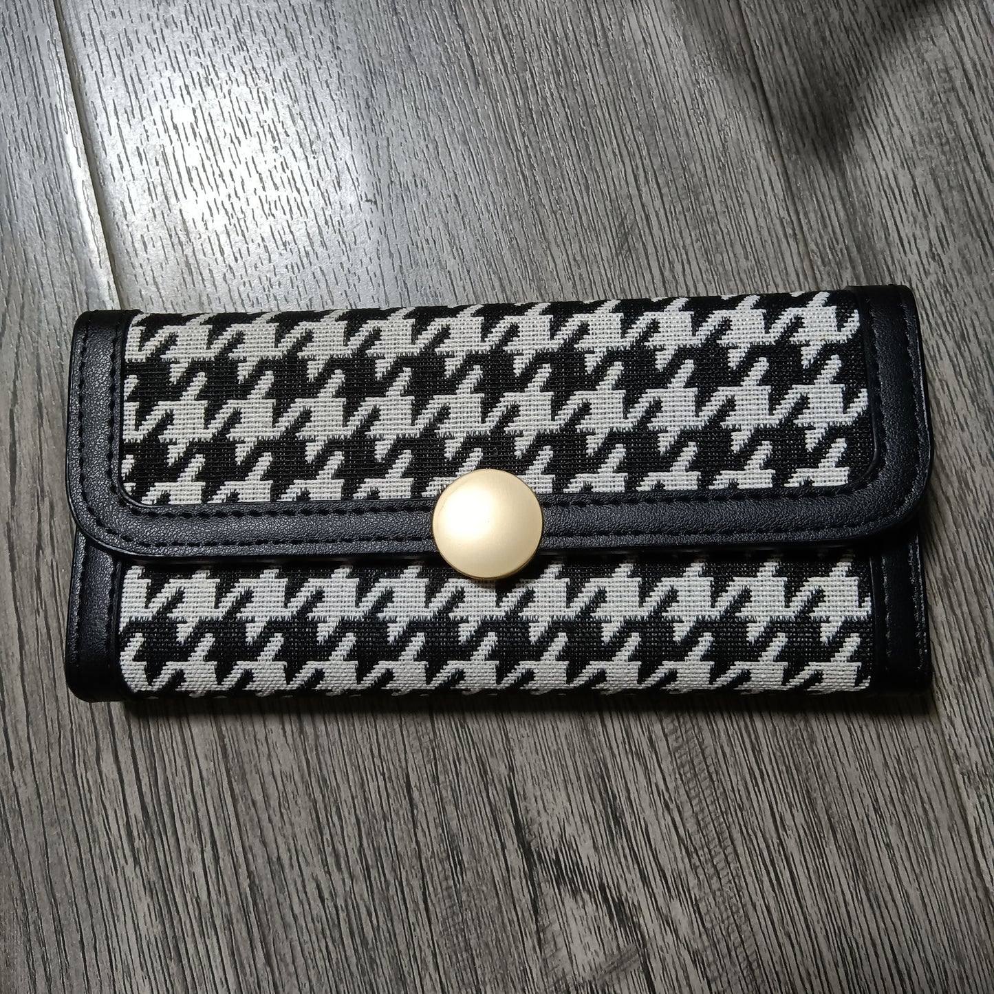 Leather wallet-pochi buyers (must take 100)