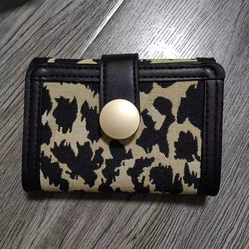 Leather wallet-pochi buyers (must take 100)