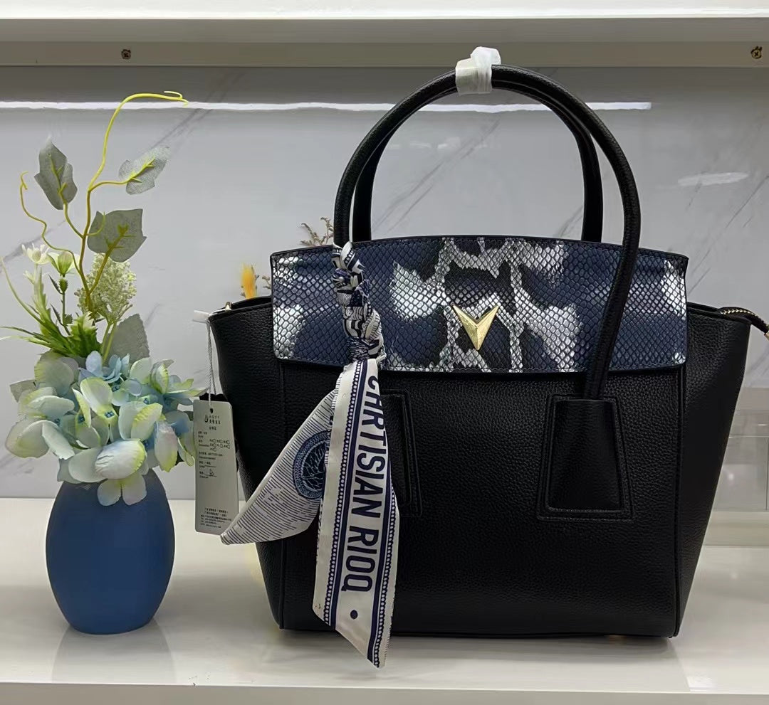 Assorted leather bags (must take 100)