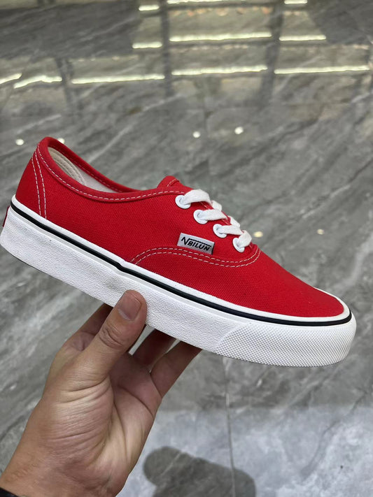 Lady converse (must take 100)