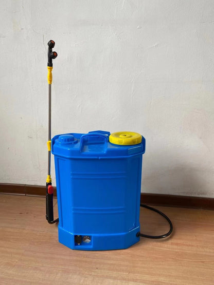 Fertilizer sprayer tank